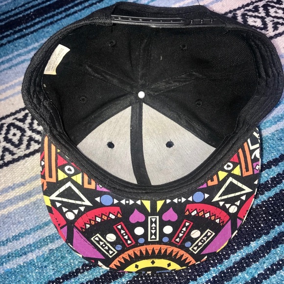 Colorful patterned hat - Picture 2 of 3